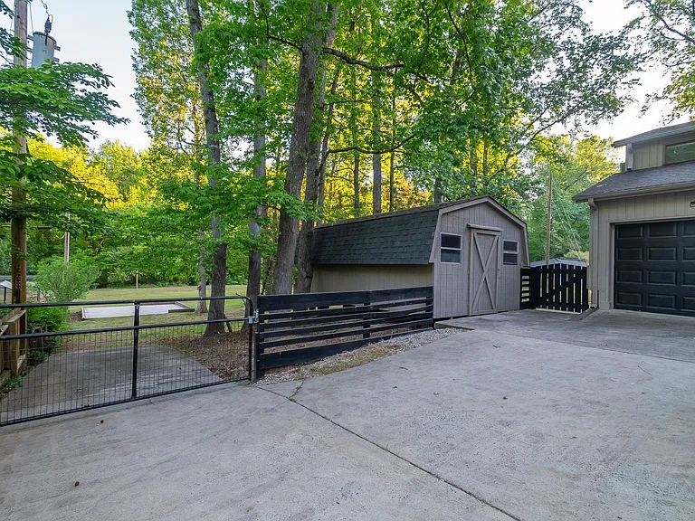 3917 Singletree Rd — Photo 76