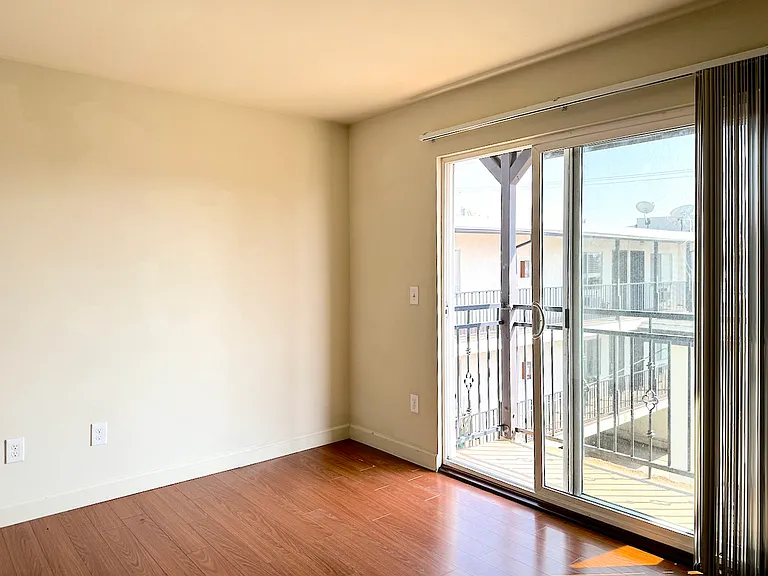 4629 Prospect Ave #3 — Photo 17