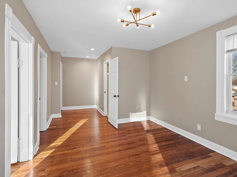 2137 Russell Blvd — Photo 15