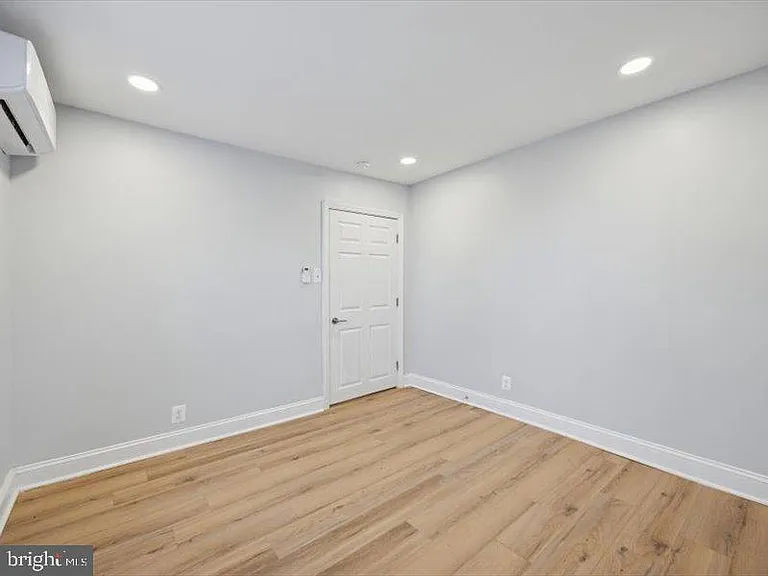 2253 N Delhi St — Photo 8