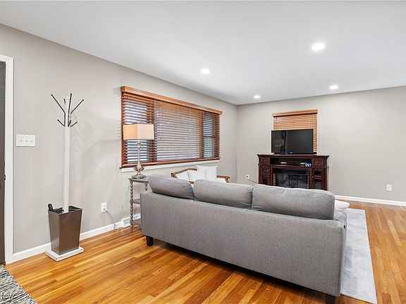 4th image of 13603 Janell Dr