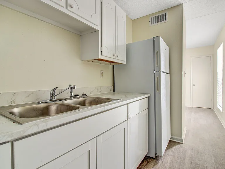 Ashley Chase Apartments — Photo 3