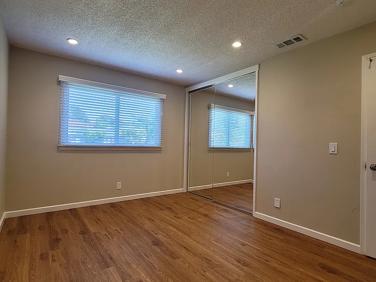 948 Leith Ave — Photo 18