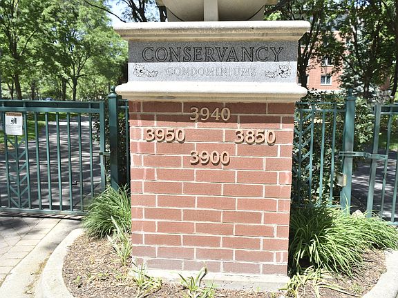 5th image of 3940 W Bryn Mawr Ave APT 402