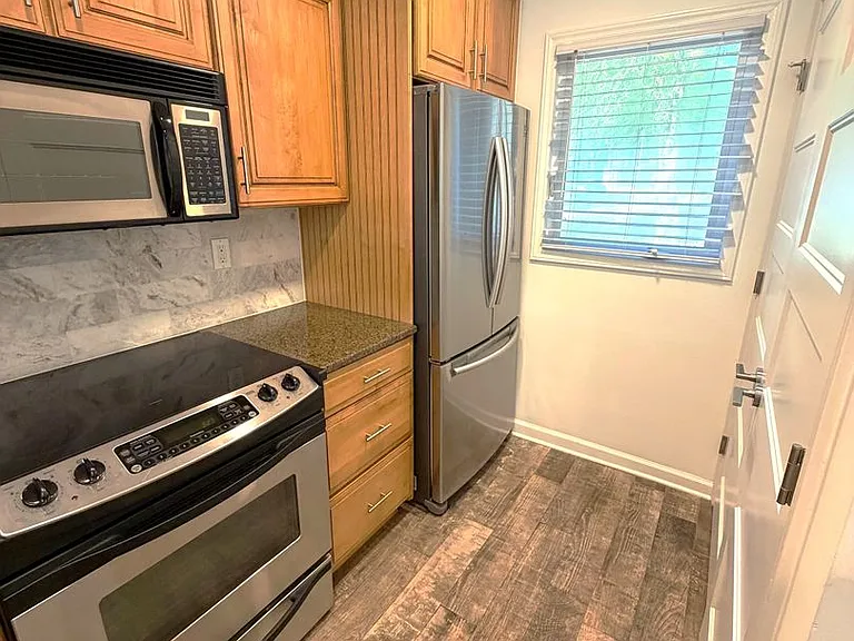 646 Portside Dr — Photo 12