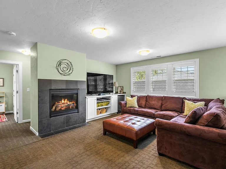 19178 Park Commons Dr — Photo 27
