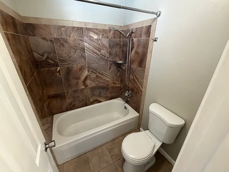 1400 Severn Dr — Photo 11