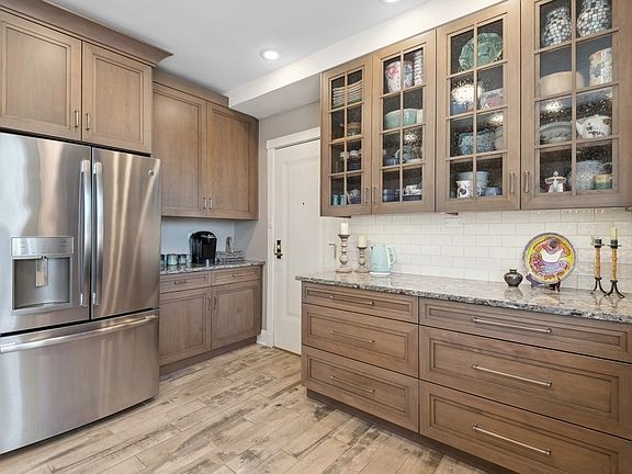 3rd image of 3730 N Lake Shore Dr APT 8B