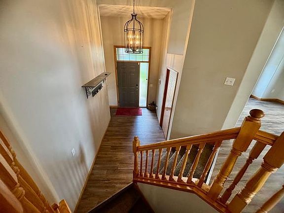 3rd image of 10019 Oakwood Ct N