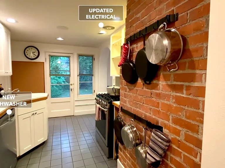 2075 Harris St — Photo 7