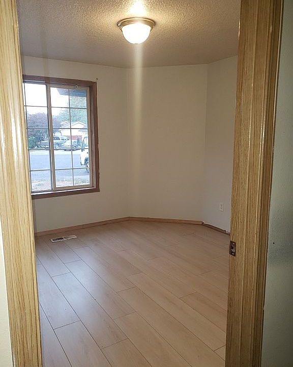 2nd image of 13704 NE 32nd Cir