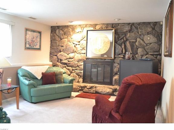 5th image of 402 Lyman Cir