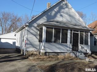 1007 Ann Eliza St, Pekin, IL