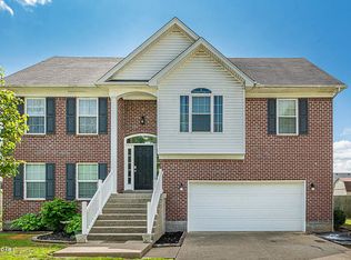 295 Red Crest Dr, Shepherdsville, KY 40165