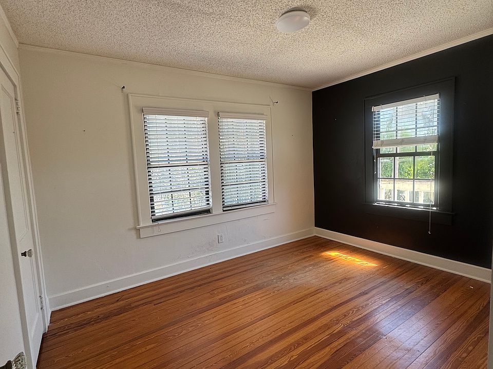 1st image of 135 5th Ave N