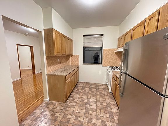 3rd image of 21-09 38th St #L2