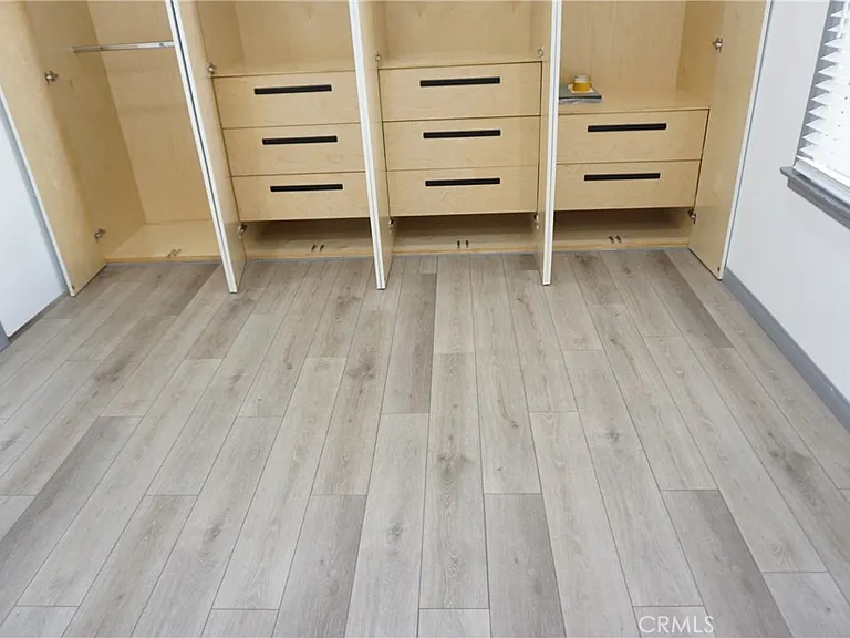5540 Balboa Blvd — Photo 24