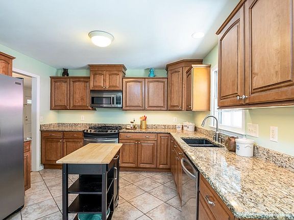 2nd image of 2367 Carrington Way SE