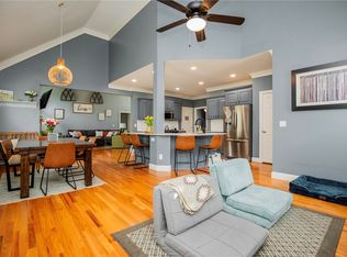 1727 S 41st St, Rogers, AR 72758