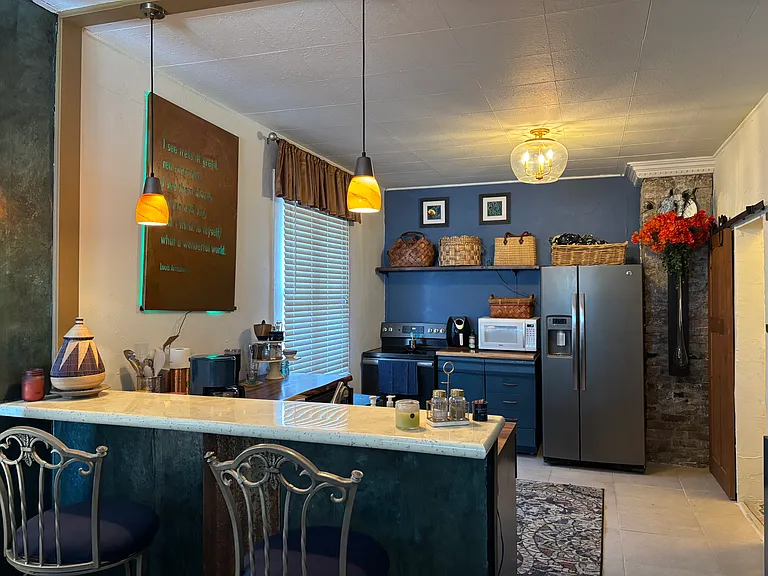Countertop dining area
