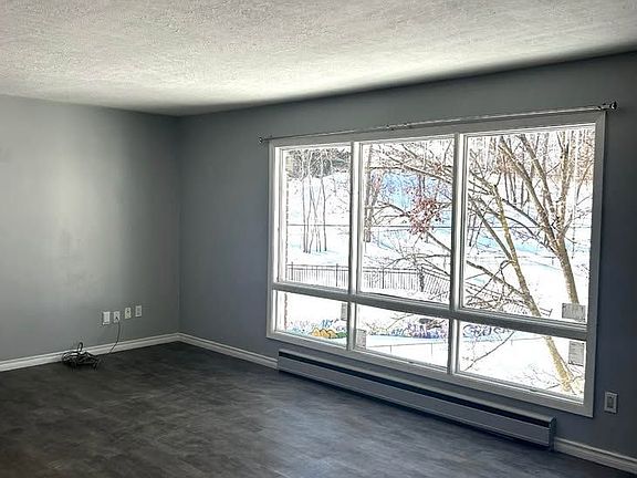 3rd image of 490 Stewart St #2