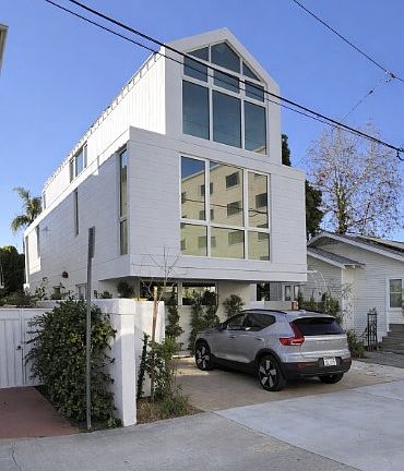 Exterior view from Bishops Ln
