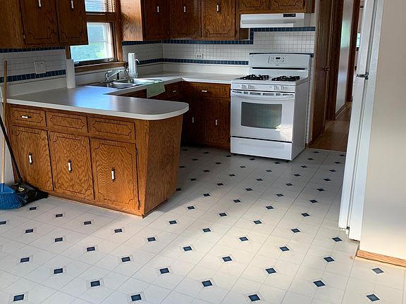 3rd image of 3538 N Kilbourn Ave Floor 2