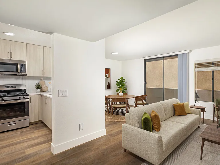 Broadstone Los Feliz — Photo 21