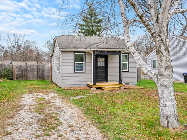 7428 Center Dr, Wonder Lake, IL 60097