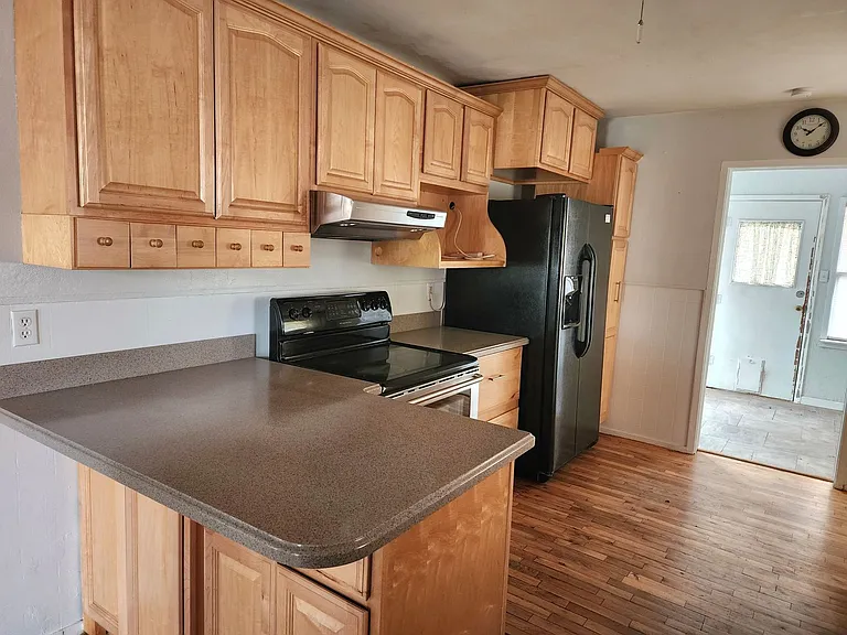 1700 S Avenue B — Photo 11