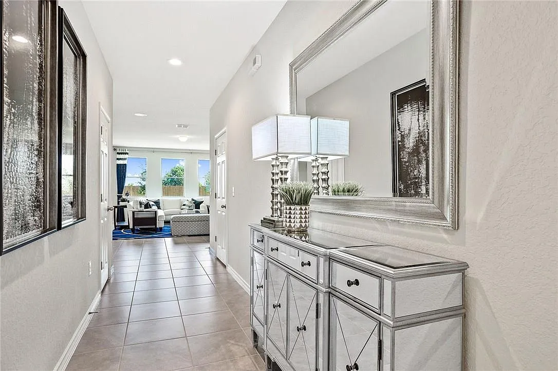 3 bed, 2.5 bath, 1643 sqft, $2,250 — Photo 4