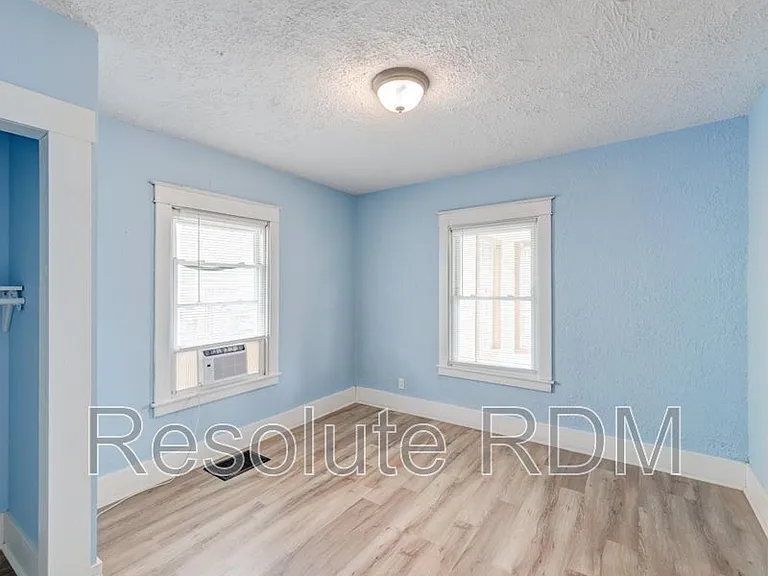 1308 E Taylor St — Photo 16