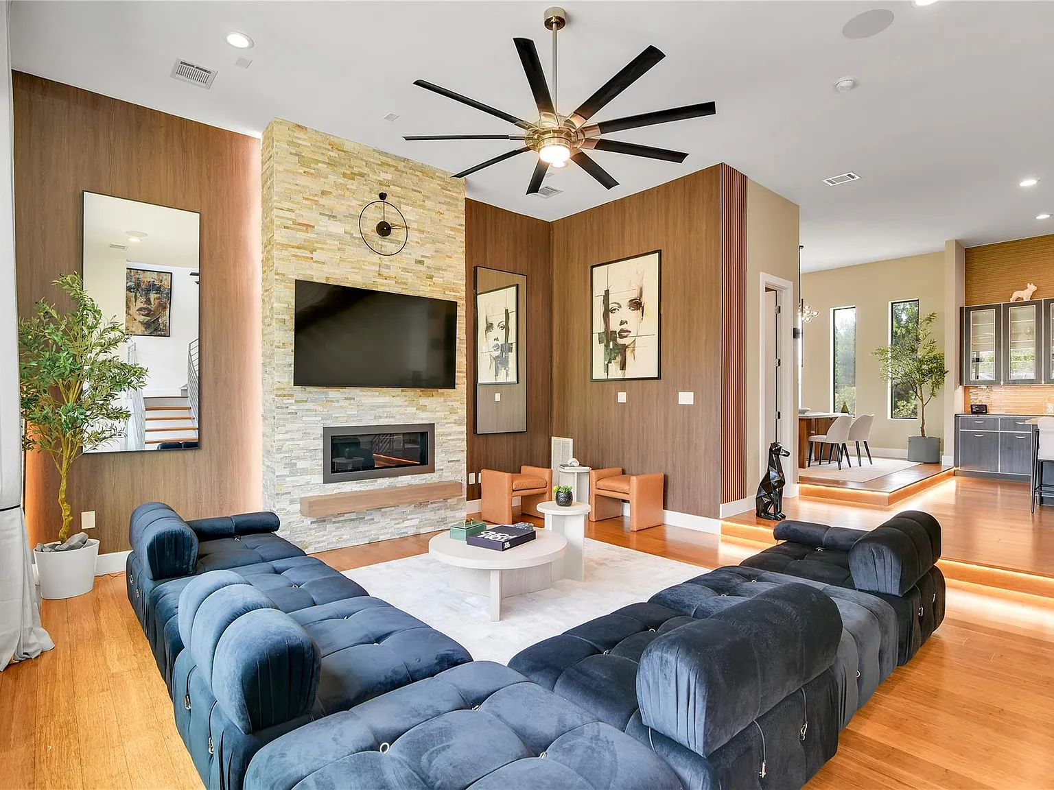 3 bed, 3.5 bath, 2872 sqft, $7,500 — Photo 3