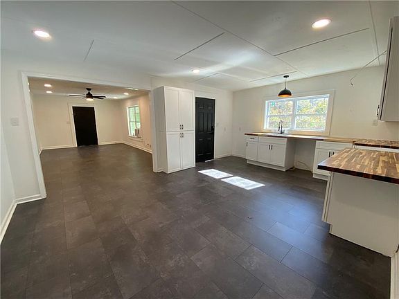 5th image of 818 Maple Ave SW