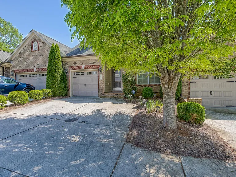 5015 Wyngate Village Dr — Photo 4