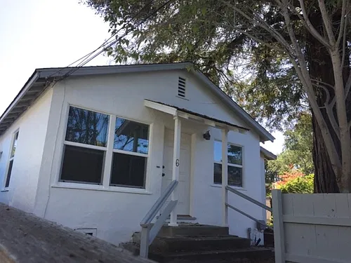 **Charming private Cottage in the heart of Capitola Village at Capitola Village — Photo 2