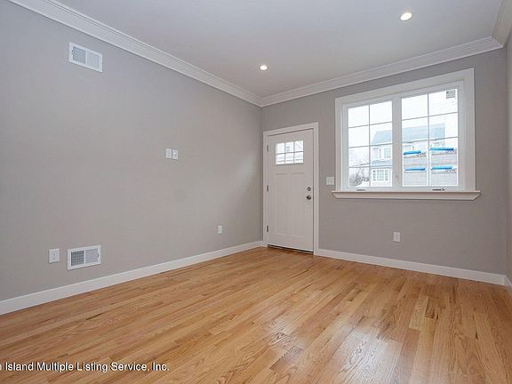 4th image of 38 Mountainview Ave