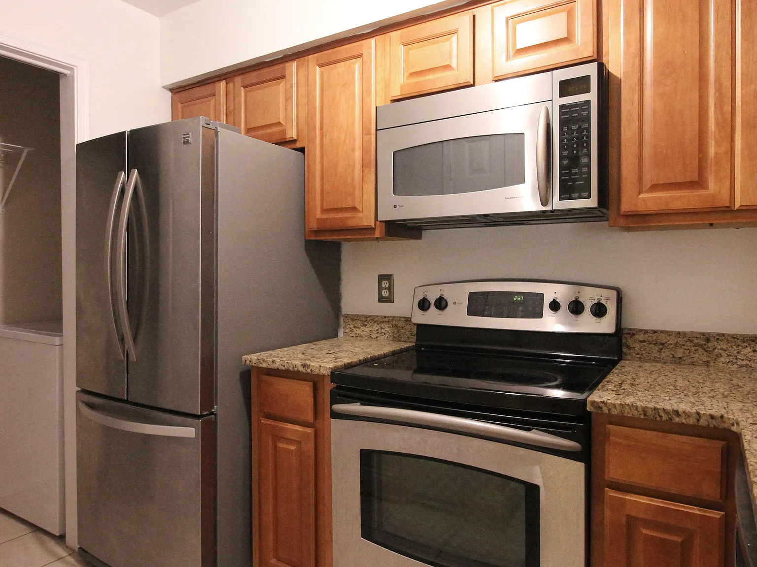 2 bed, 940 sqft, $2,395 — Photo 3