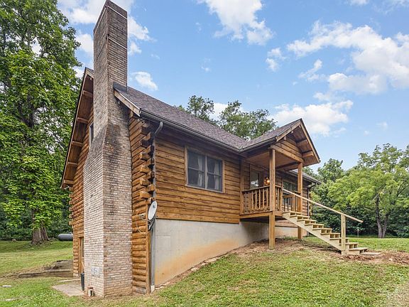 3rd image of 9613 Vine Dr