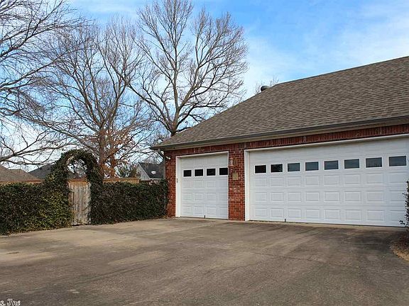 3rd image of 3630 Noblett Dr