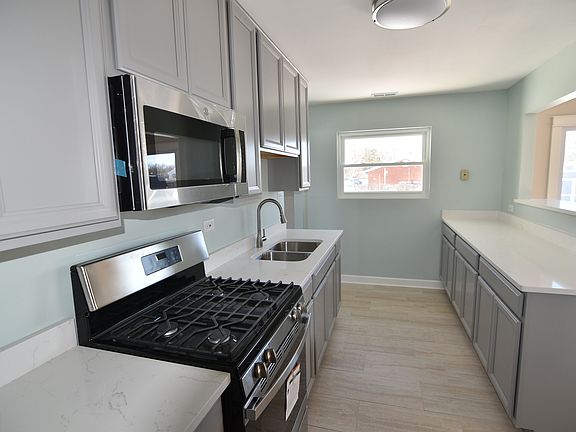 5th image of 8841 W 163rd St