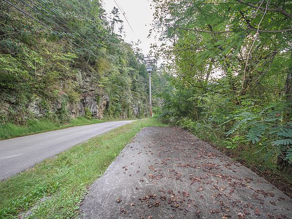 3rd image of Old Walland Hwy