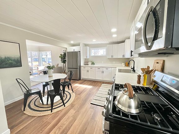 3rd image of 11611 Oriole Dr
