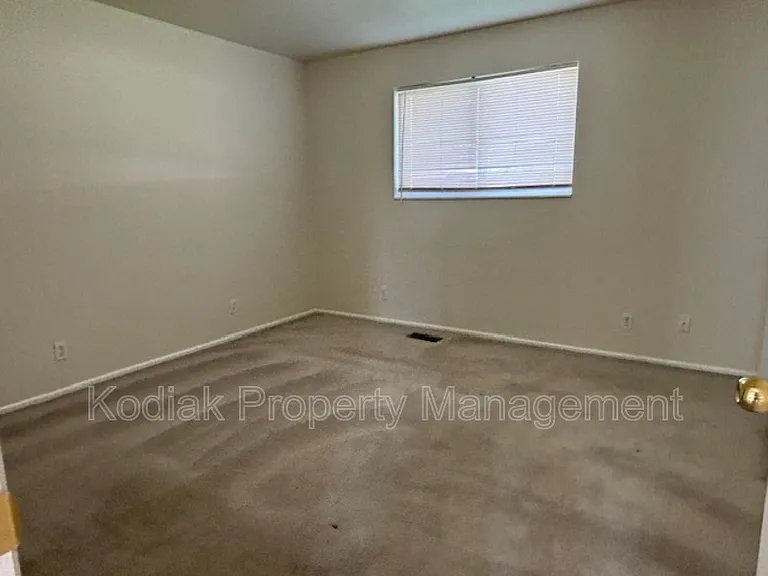 9694 S Stonehaven St — Photo 13