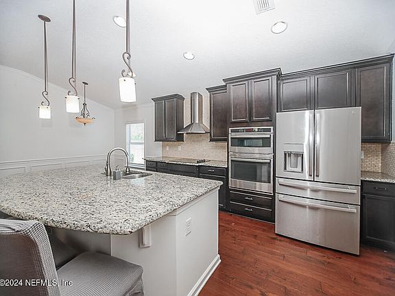 4th image of 349 N BELLAGIO Drive