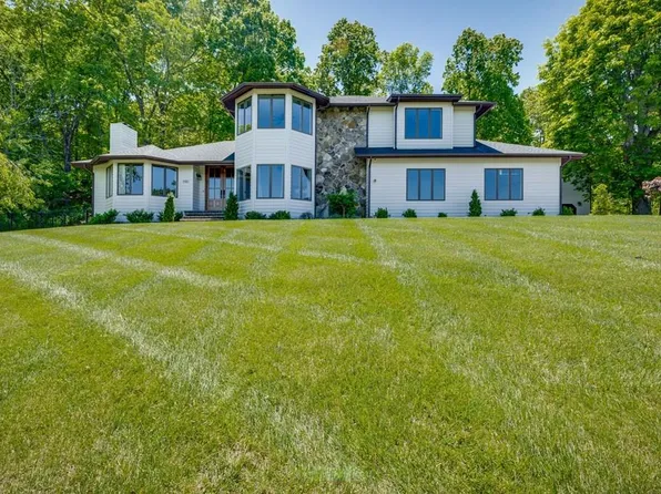 390 Winterham Dr, Abingdon, VA 24211