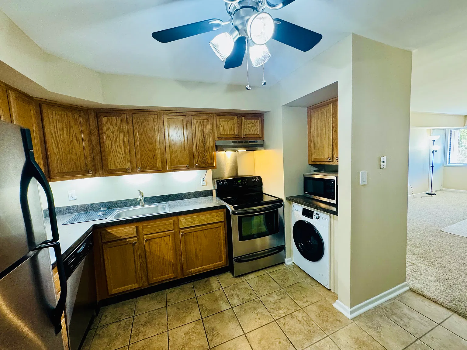 1 bed, 868 sqft, $1,850 — Photo 4