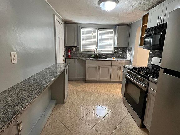4th image of 70 Beverly Ave Unit 1
