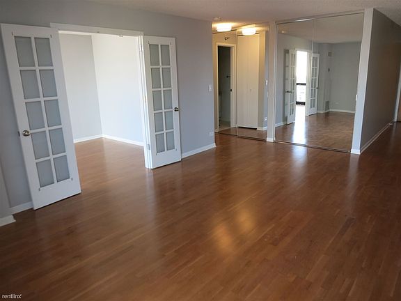 1122 Clark #1404 - LR1
