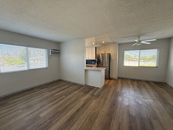 5th image of 5648 Case Ave #6